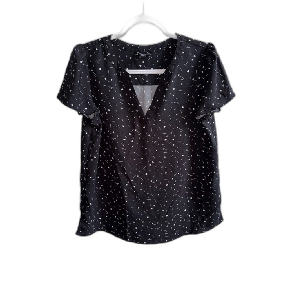 Hilary Radley Black V-Neck Blouse Short Sleeve Heart Pattern Size Medium